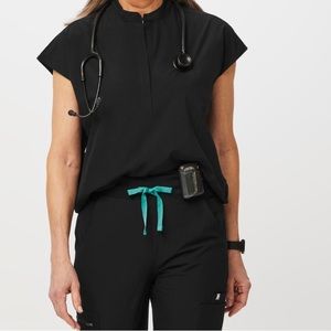 Figs Black Scrub Set